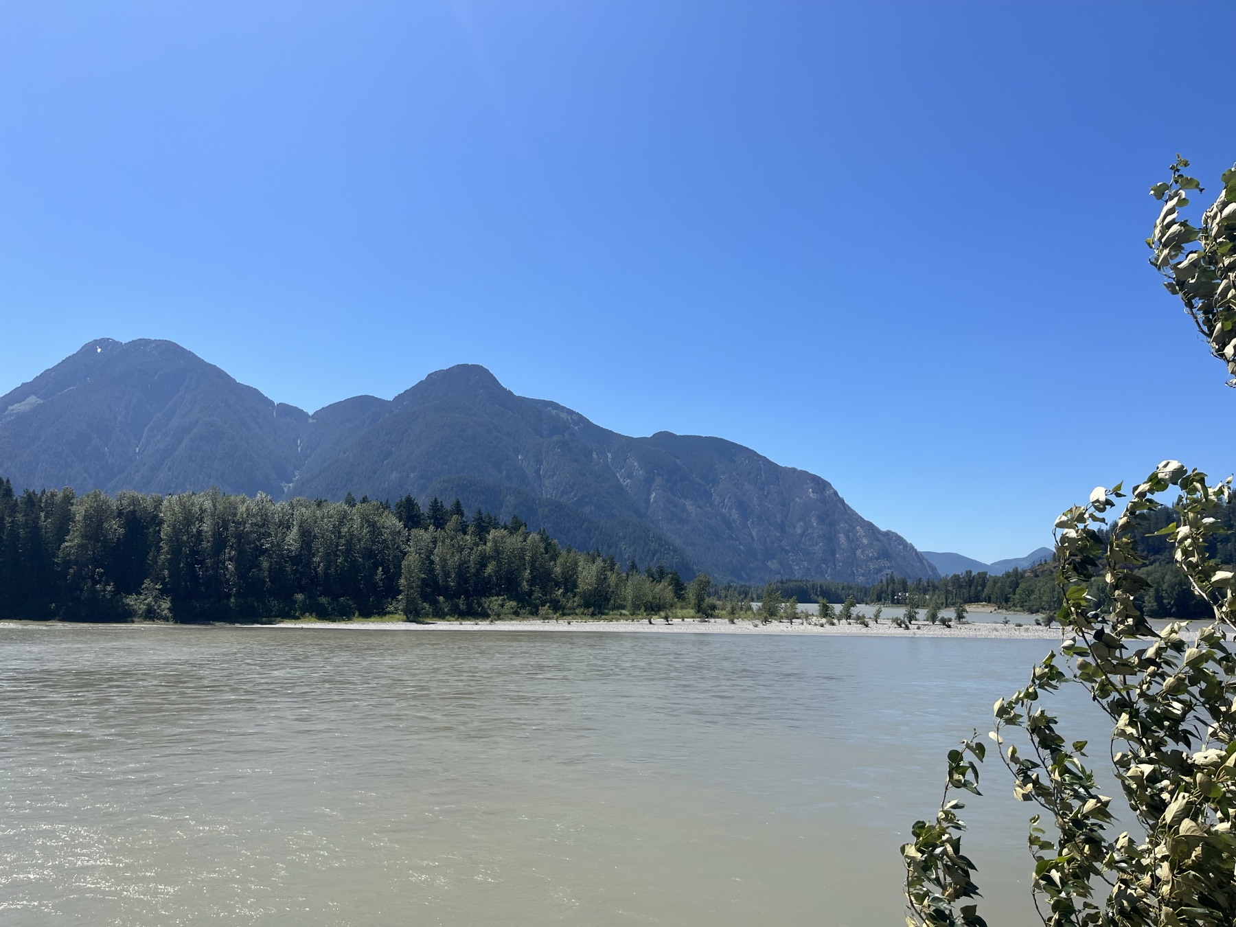 The Fraser River and mountains viewed from Fisherman Rotary Centennial Park