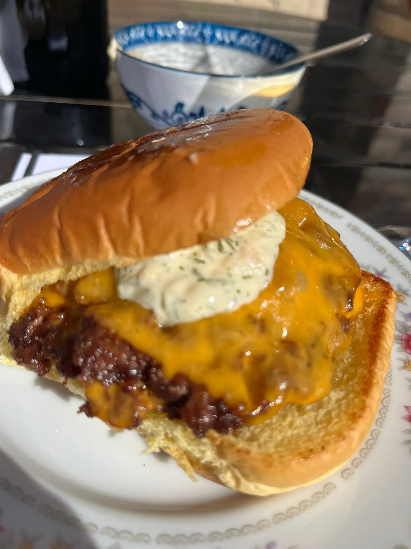 Un burger servi chez Nonsuch Brewing