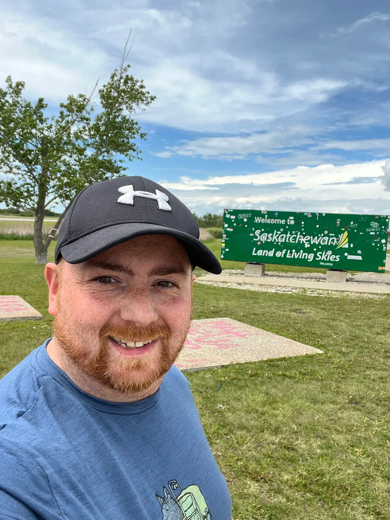 Le panneau de bienvenue de la Saskatchewan à côté de l’autoroute Transcanadienne