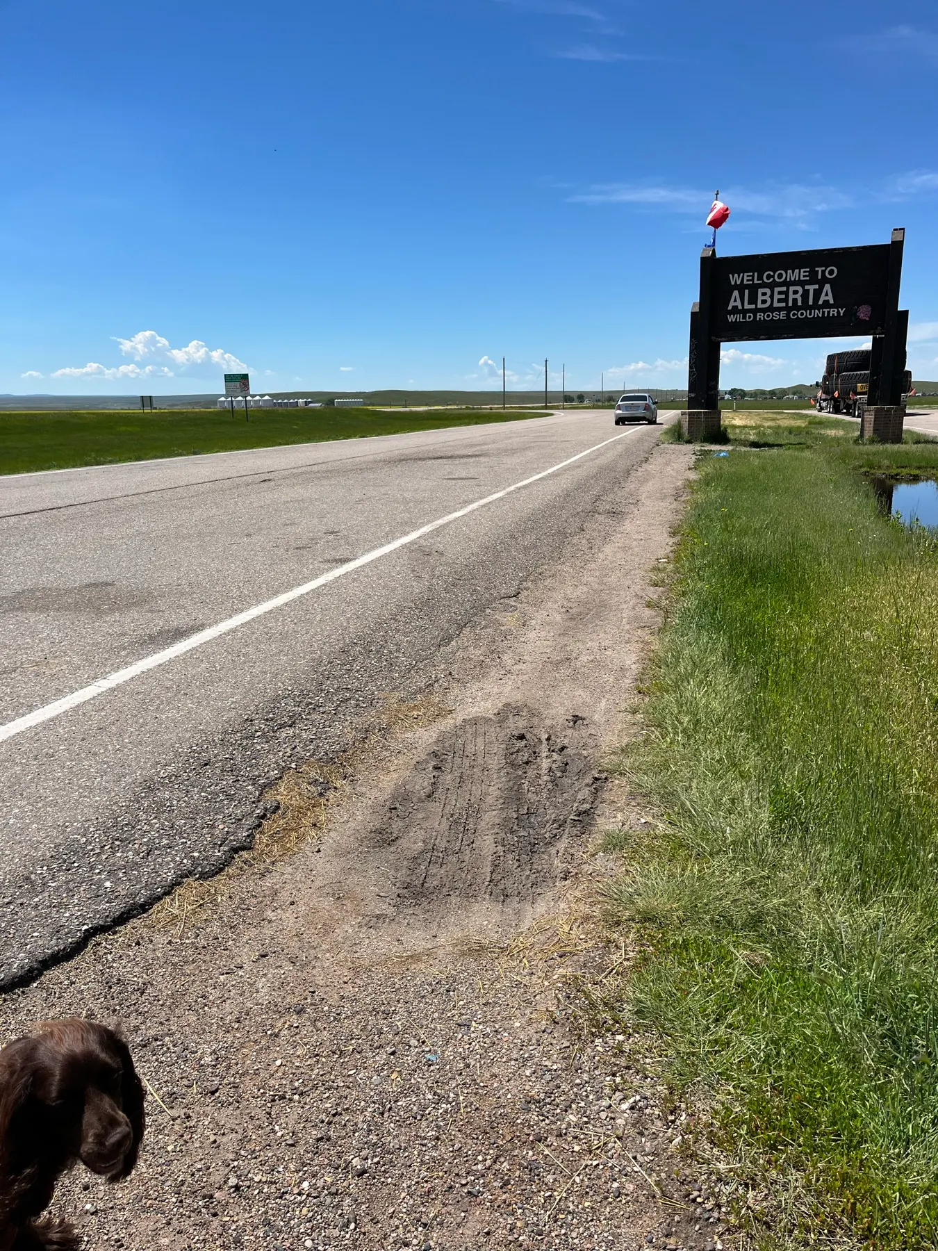 Le panneau Bienvenue en Alberta le long de l’autoroute Transcanadienne