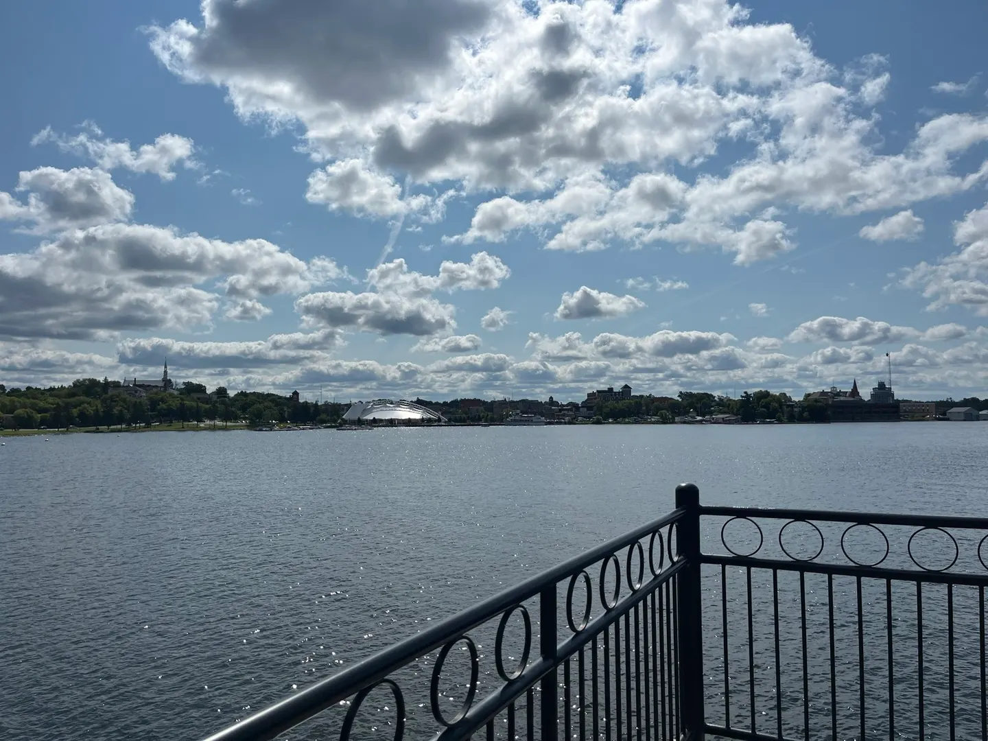 Vue sur le bord de l’eau à Kenora